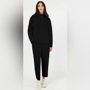 Fig joggers with a slight barrel shape